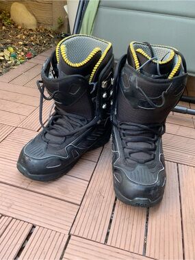 Thirtytwo Advanced “Prion” Men's Black Snow Boots with Yellow Trim - Sz 12